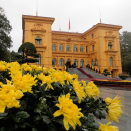 Velkomstseremonien foregikk utenfor presidentpalasset i Hanoi. Foto: Lise Åserud, NTB scanpix